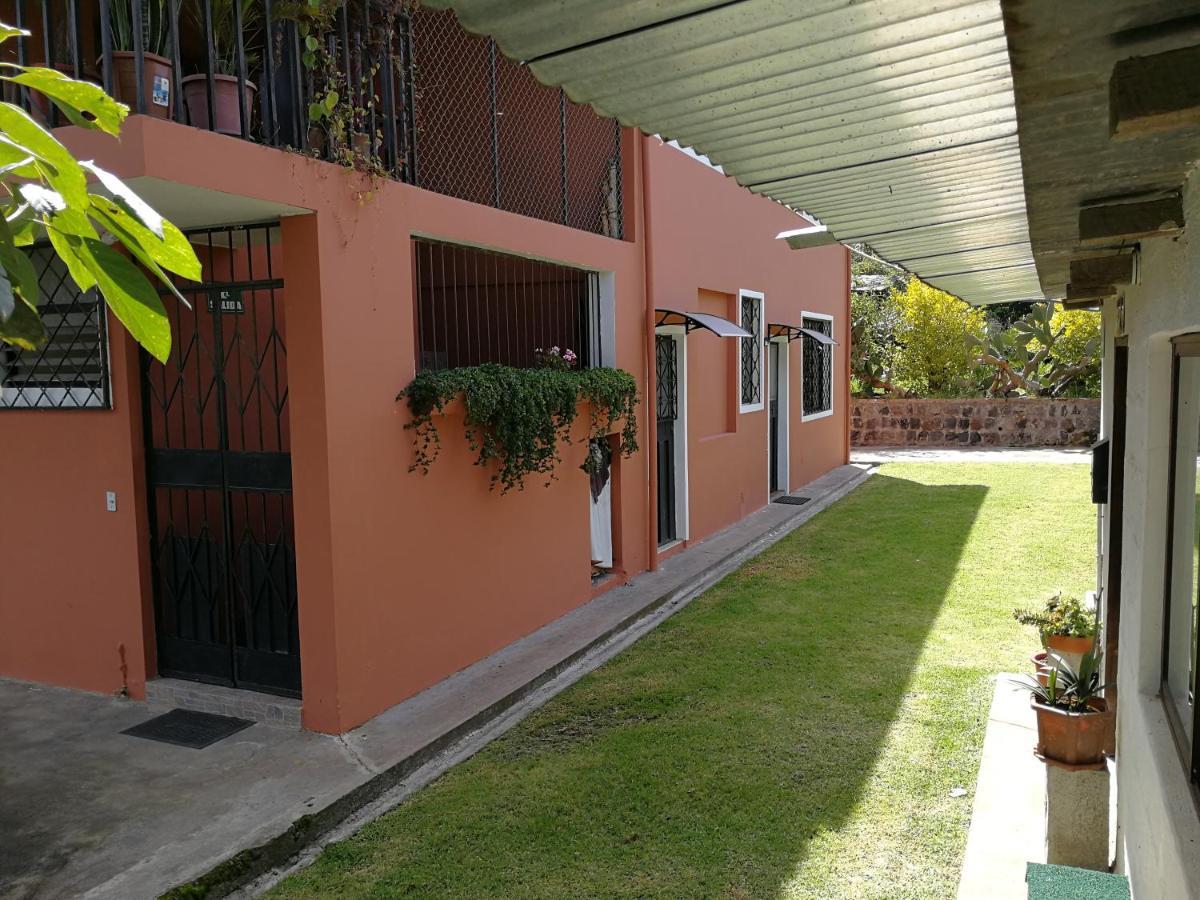 Chapelet Hostal Tababela Exterior photo